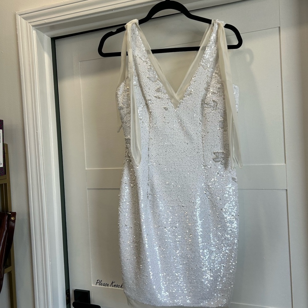 Aidan Mattox White mermaid Sequin Dress with shoulder ties size 4